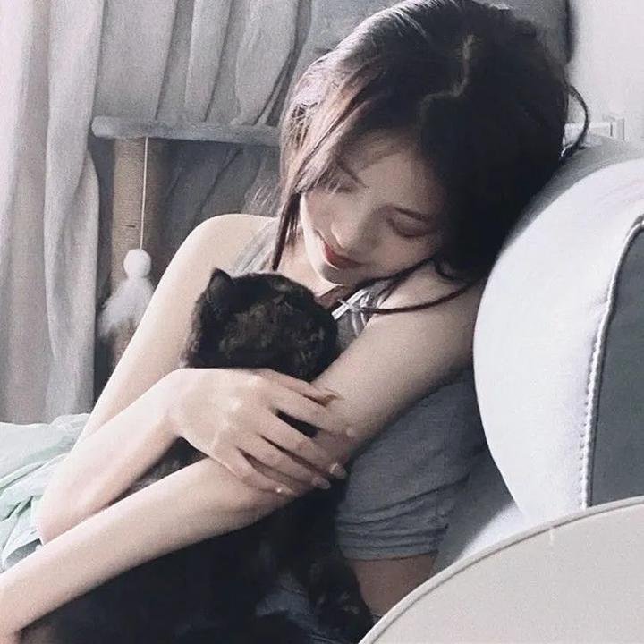 在他的阴影下